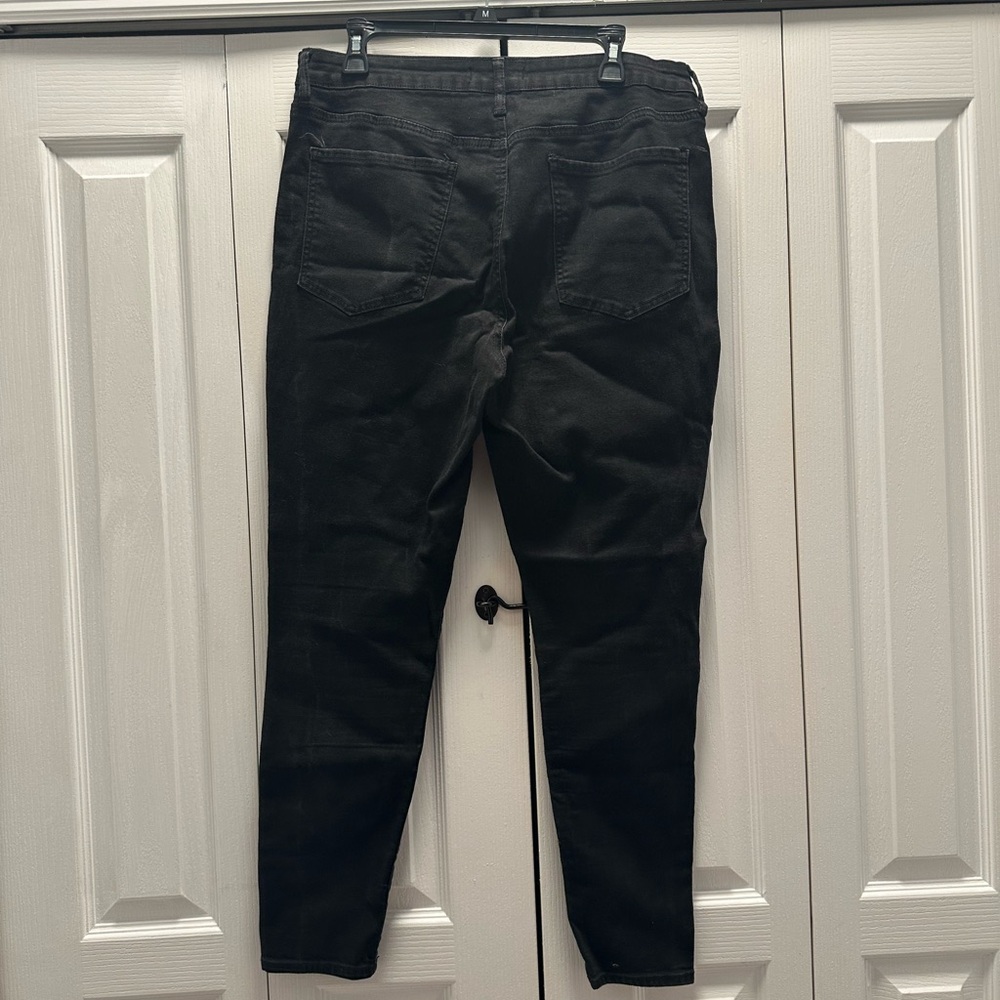 High Rise Black Jegging - Picture 3 of 4